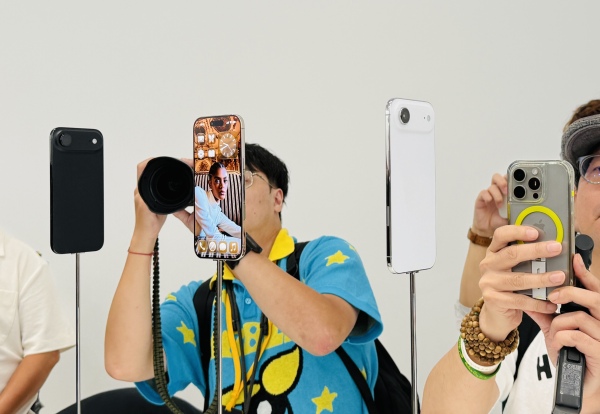 史上最薄iPhone来了,支持eSIM!苹果新机发布:这次大变样,加量不(bù)加(jiā)价(jià)